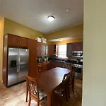 2 Bedroom In Jamaica Plain With Parking Apartment *