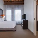 Hotel By Marriott Downtown Seaport 3*