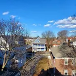 Cozy 2 Bedroom Private Apartment