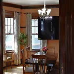 Beautiful Victorian House, Great Views, Free Parking
