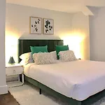 Apartment Luxury - Pet Friendly 3bd, 3ba South End *