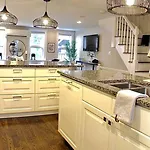 Luxury - Pet Friendly 3bd, 3ba South End *