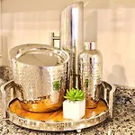 Luxury - Pet Friendly 3bd, 3ba South End Apartment *