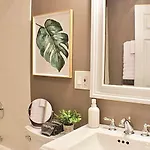 Apartment Luxury - Pet Friendly 3bd, 3ba South End