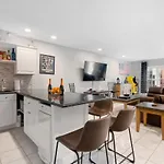 Holiday home Heart Of Southie - Hot Tub + Walk To Bars *