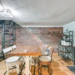 Cozy Boston Apartment Near Franklin Park Zoo!