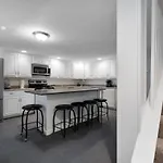 Holiday home Heart Of Southie - Hot Tub + Walk To Bars Boston