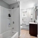 Heart Of Southie - Hot Tub + Walk To Bars Boston