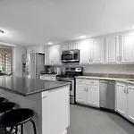 Holiday home Heart Of Southie - Hot Tub + Walk To Bars Boston