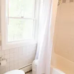 Modern Beautiful Apartment-5 Beds-full Kitchen-parking-super Clean-great For Groups Apartment *