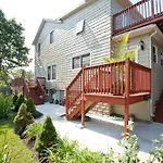 Modern Beautiful Apartment-5 Beds-full Kitchen-parking-super Clean-great For Groups *