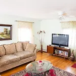 Apartment Modern Beautiful Apartment-5 Beds-full Kitchen-parking-super Clean-great For Groups Boston