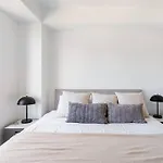 1+Den/1 Luxury Apartment In Seaport