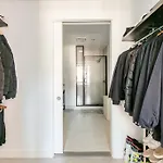 1+Den/1 Luxury Apartment In Seaport