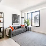 1+Den/1 Luxury Apartment In Seaport
