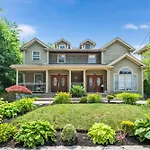 Modern 2 Bed Apt Mins To Fenway 5 Min To Train