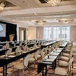 Mandarin Oriental, Hotel