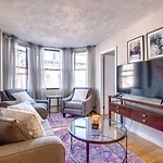 Spacious Apt In North End