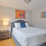 Entire Apt Near Wharf