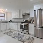 Entire Apt Near Wharf