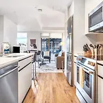 Luxury Apt In Seaport With Gym - Alx-609