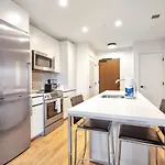 Luxury Apt In Seaport With Gym - Alx-609