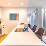 Apt In Downtown Seaport