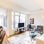 Modern Apt With City Views