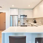 Luxury With Kitchen And Pool