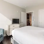 Bright & Modern Apt Downtown Seaport