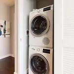 Bright & Modern Apt Downtown Seaport