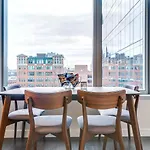 Luxury Apt In The Heart Of Seaport