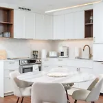 Back-bay 2br Penthouse W Roof And Gym