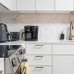 Back-Bay Penthouse Downtown & Parking & Gym