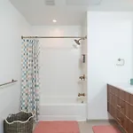 Back-bay 2br Penthouse W Roof And Gym Apartment