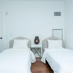 Back-bay 2br Penthouse W Roof And Gym Boston