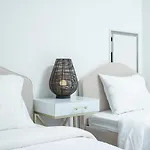 Back-bay 2br Penthouse W Roof And Gym Apartment