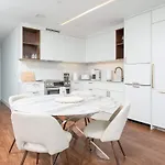 Apartment Back-bay 2br Penthouse W Roof And Gym *