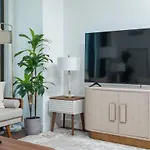 Back-bay 2br Penthouse W Roof And Gym Apartment