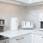 Back-bay 2br Penthouse W Roof And Gym