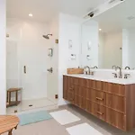 Back-bay 2br W Roof Gym Parking * Boston