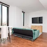Back-Bay 2Br Condo W Roof Top Gym Parking