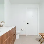 Apartment Back-bay 2br W Roof Gym Parking *