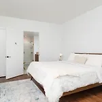 Back-bay 2br W Roof Gym Parking Apartment
