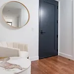 Back-bay 2br W Roof Gym Parking