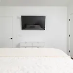 Back-bay 2br W Roof Gym Parking *