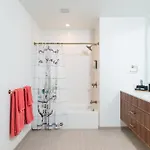 Back-bay 2br W Roof Gym Parking