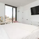 Apartment Back-bay 2br W Roof Gym Parking Boston