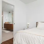 Back-bay 2br W Roof Gym Parking *