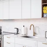 Back-bay 2br W Roof Gym Parking